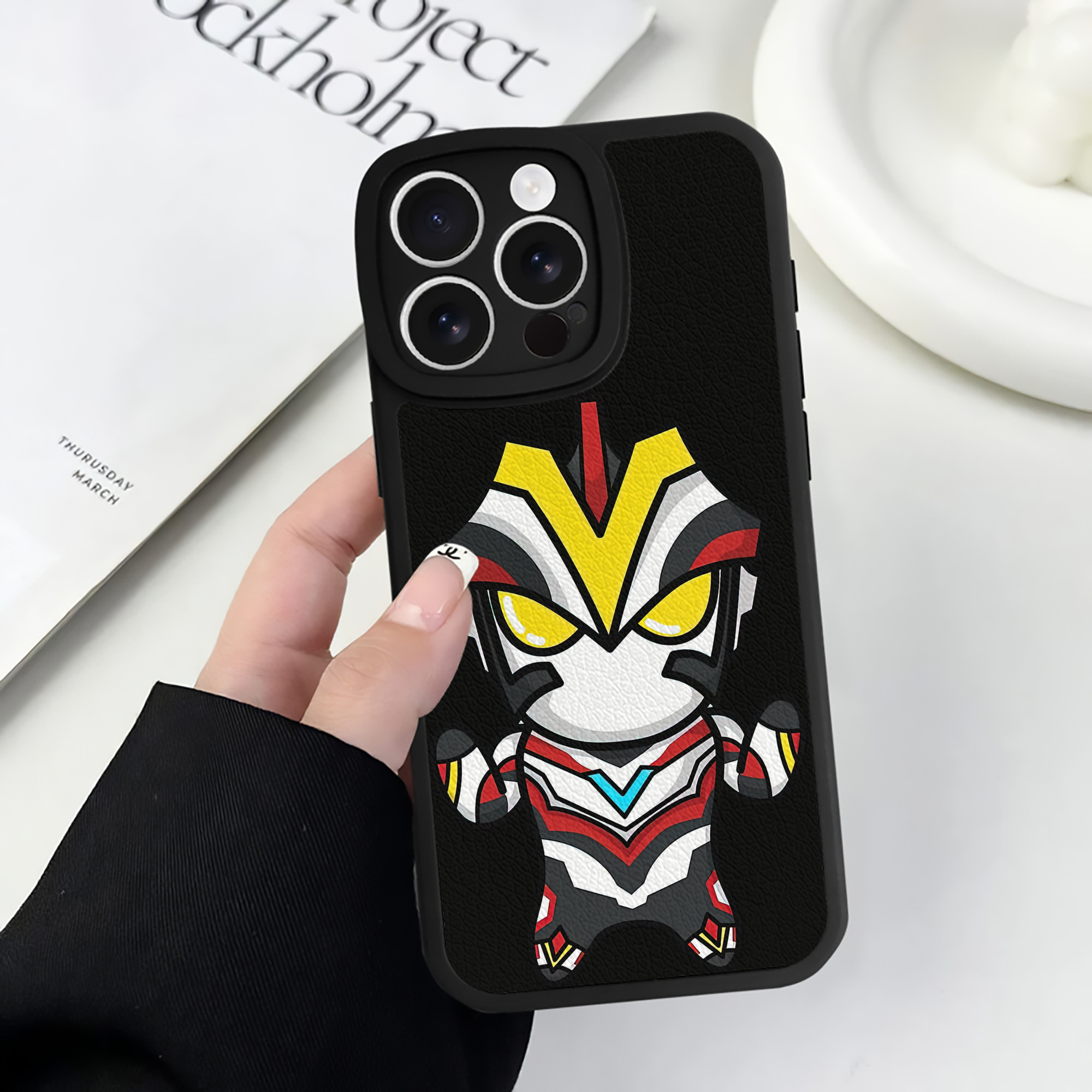 （画像用） ウルトラマン Ultraman 【iPhone 16シリーズ対応】シリコンスマホケース（レザー調） 材質：シリコン